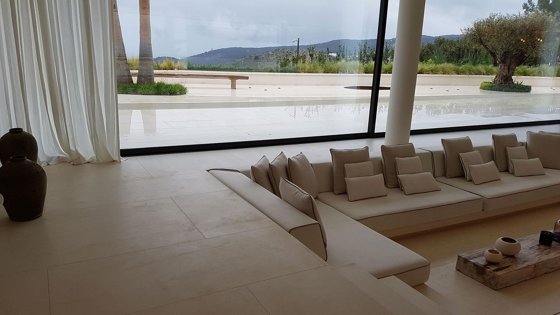 Il bianco puro della Piedra Paloma a Palma de Mallorca
